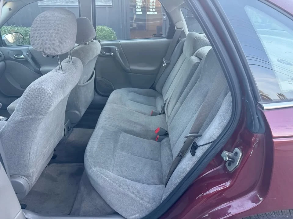 2002 Saturn - Image 9 of 10