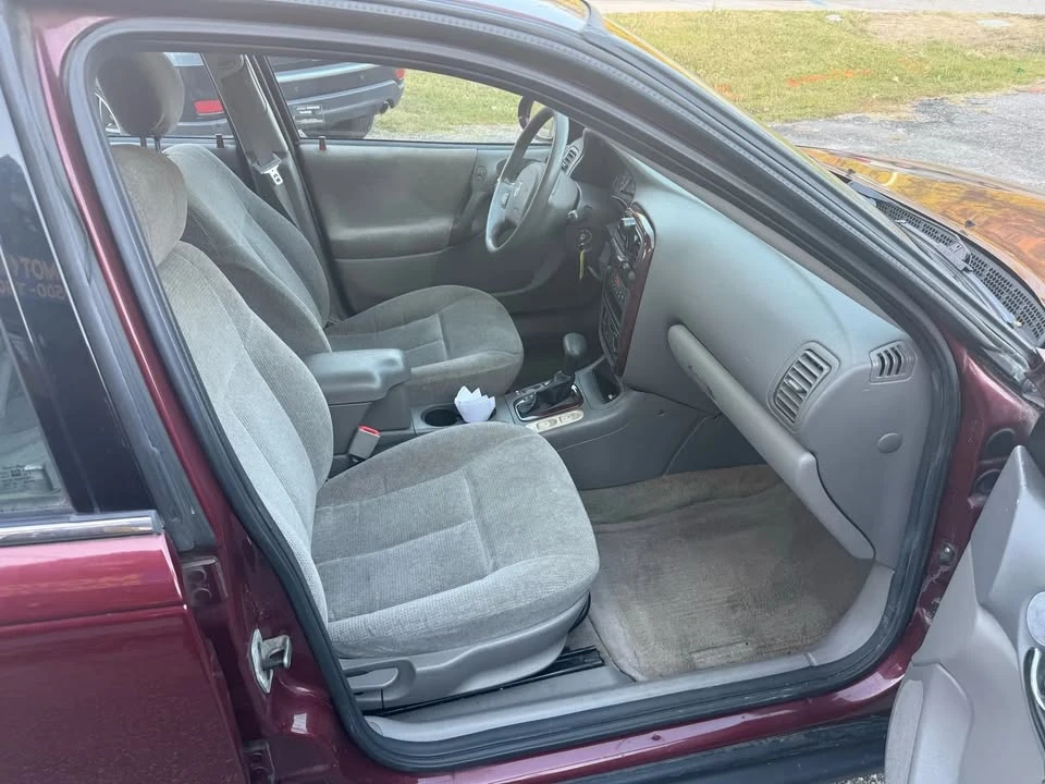 2002 Saturn - Image 4 of 10