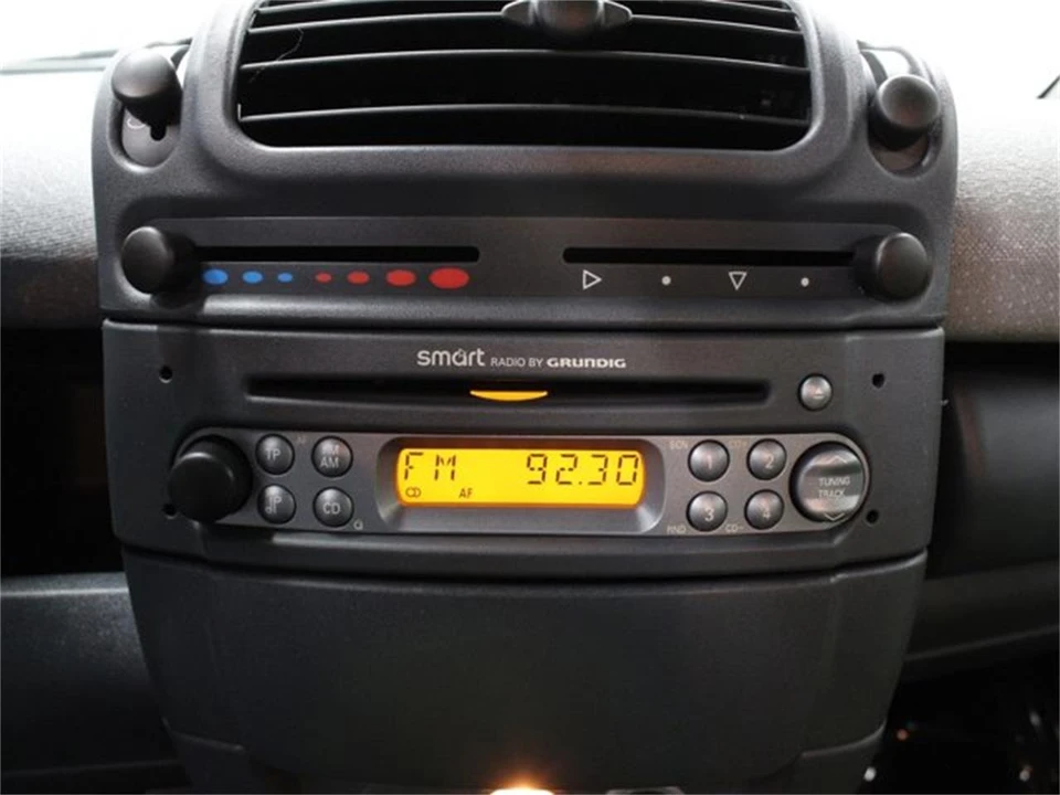2002 Smart Fortwo 1st Gen - Image 13 of 31