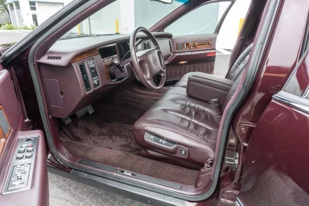 2002 Cadillac Fleetwood - Image 12 of 14