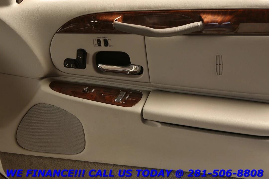 2002 Lincoln Town Car - Image 19 of 21