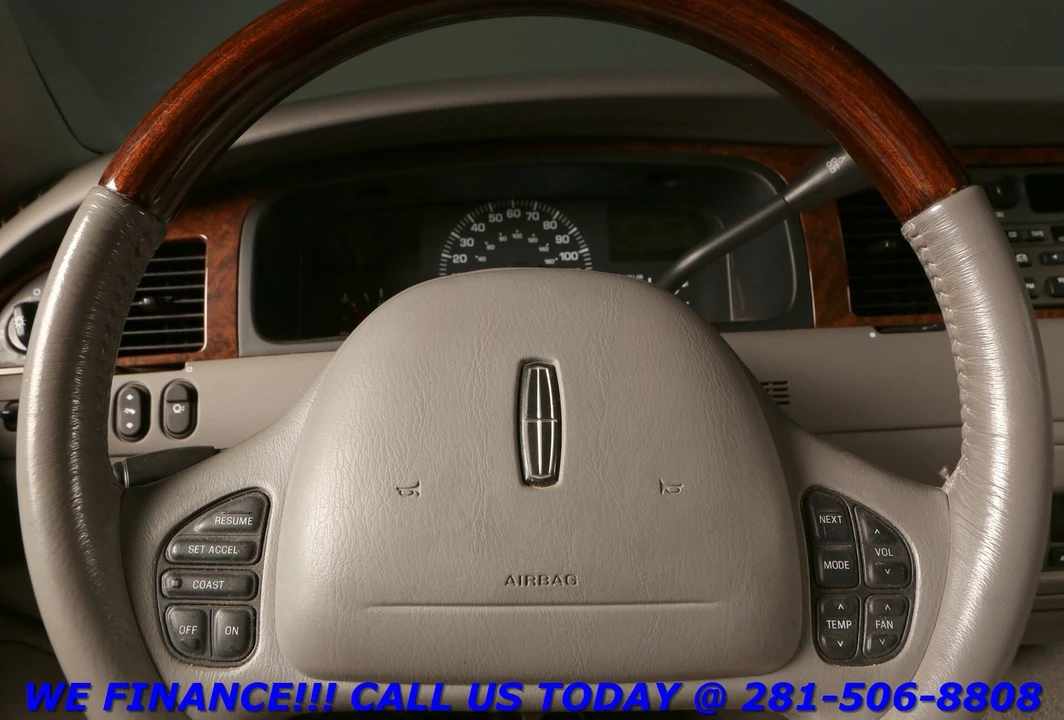 2002 Lincoln Town Car - Image 15 of 21