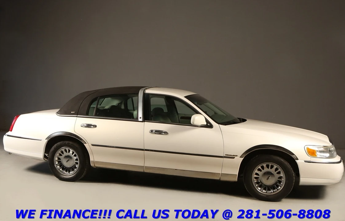 2002 Lincoln Town Car - Image 8 of 21