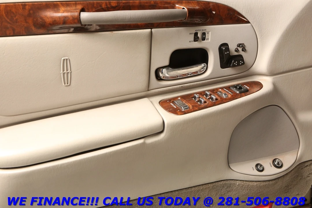 2002 Lincoln Town Car - Image 10 of 21