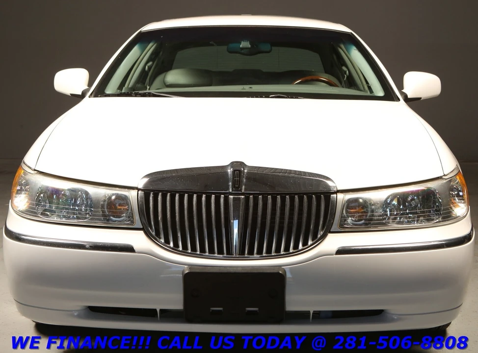 2002 Lincoln Town Car - Image 9 of 21