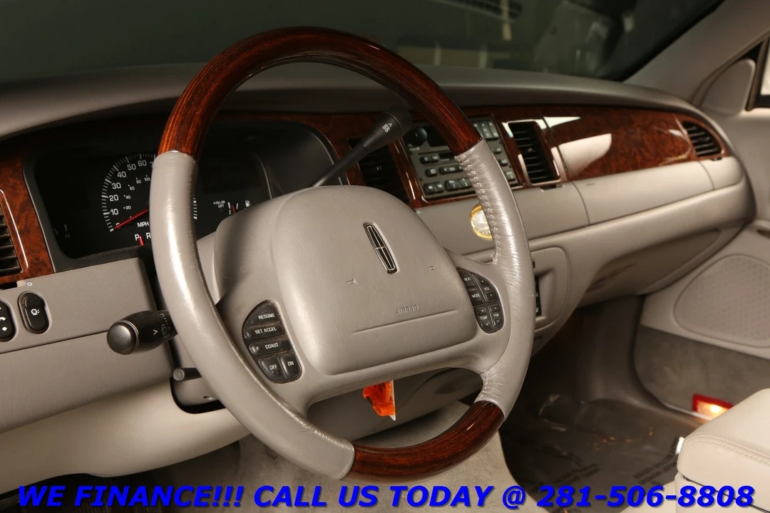 2002 Lincoln Town Car - Image 12 of 21