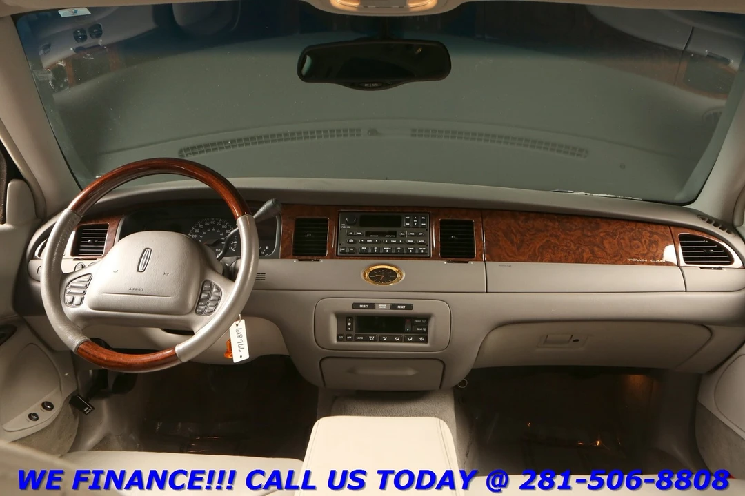 2002 Lincoln Town Car - Image 4 of 21