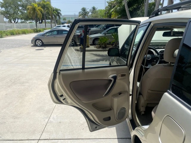 2002 Toyota RAV4 2nd Gen - Image 14 of 21