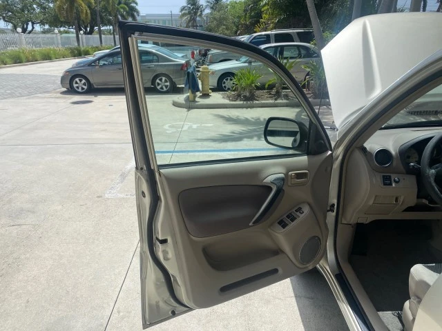 2002 Toyota RAV4 2nd Gen - Image 10 of 21