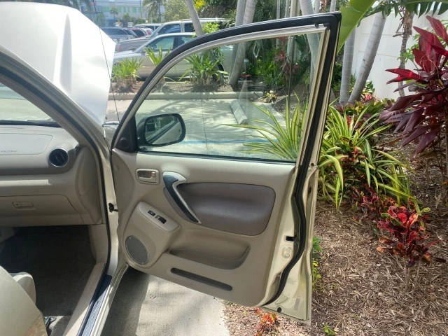 2002 Toyota RAV4 2nd Gen - Image 12 of 21