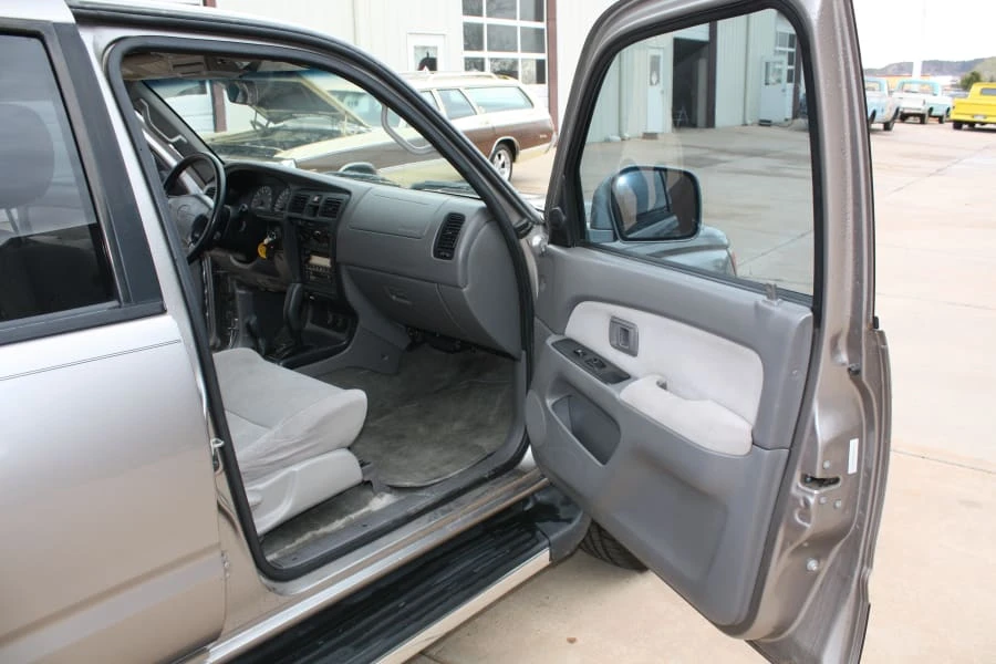 2002 Toyota 4Runner 3rd Gen - Image 6 of 12