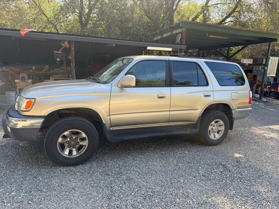 2002 Toyota 4Runner 3rd Gen - Image 2 of 11