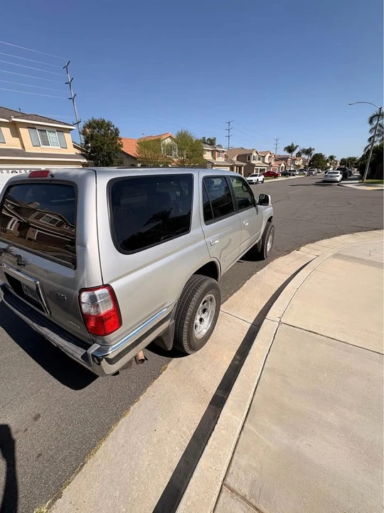 2002 Toyota 4Runner 3rd Gen - Image 5 of 9