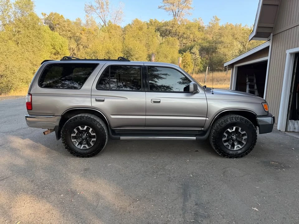 2002 Toyota 4Runner 3rd Gen - Image 2 of 8