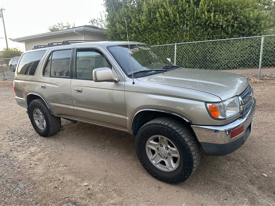 2002 Toyota 4Runner 3rd Gen - Image 2 of 10