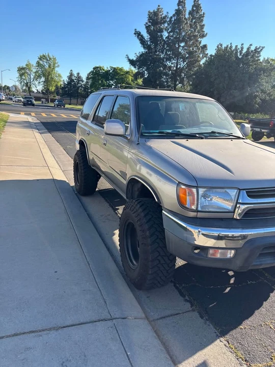 2002 Toyota 4Runner 3rd Gen - Image 2 of 8
