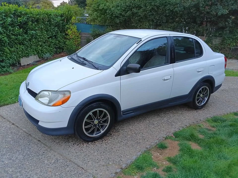 2002 Toyota Echo - Image 2 of 11