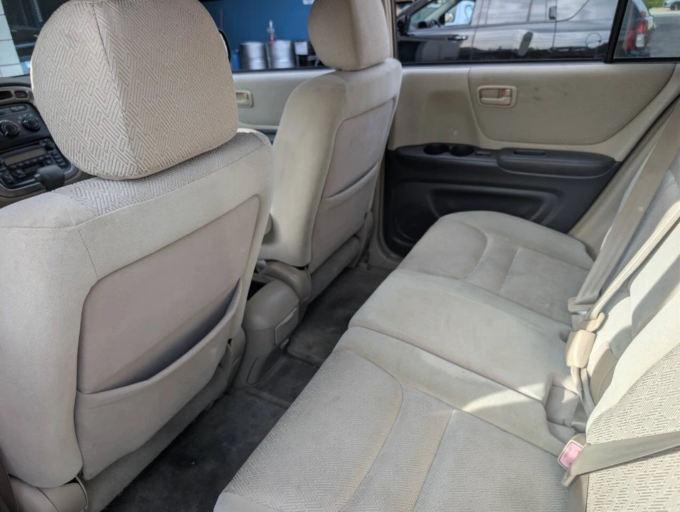 2002 Toyota Highlander - Image 13 of 16
