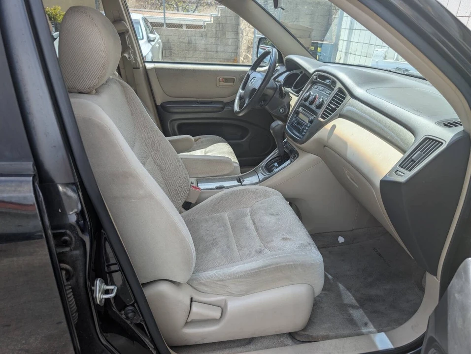 2002 Toyota Highlander - Image 11 of 16