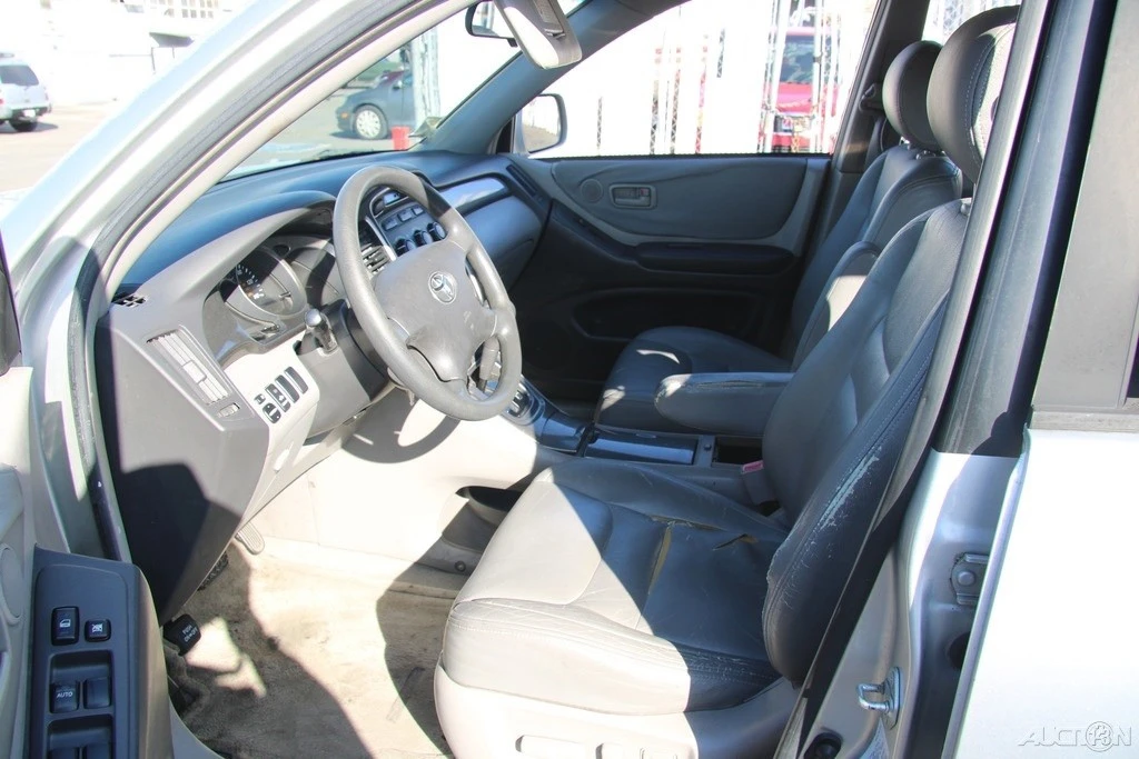 2002 Toyota Highlander - Image 13 of 21