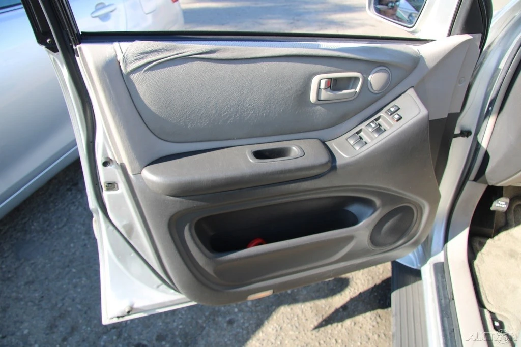2002 Toyota Highlander - Image 12 of 21