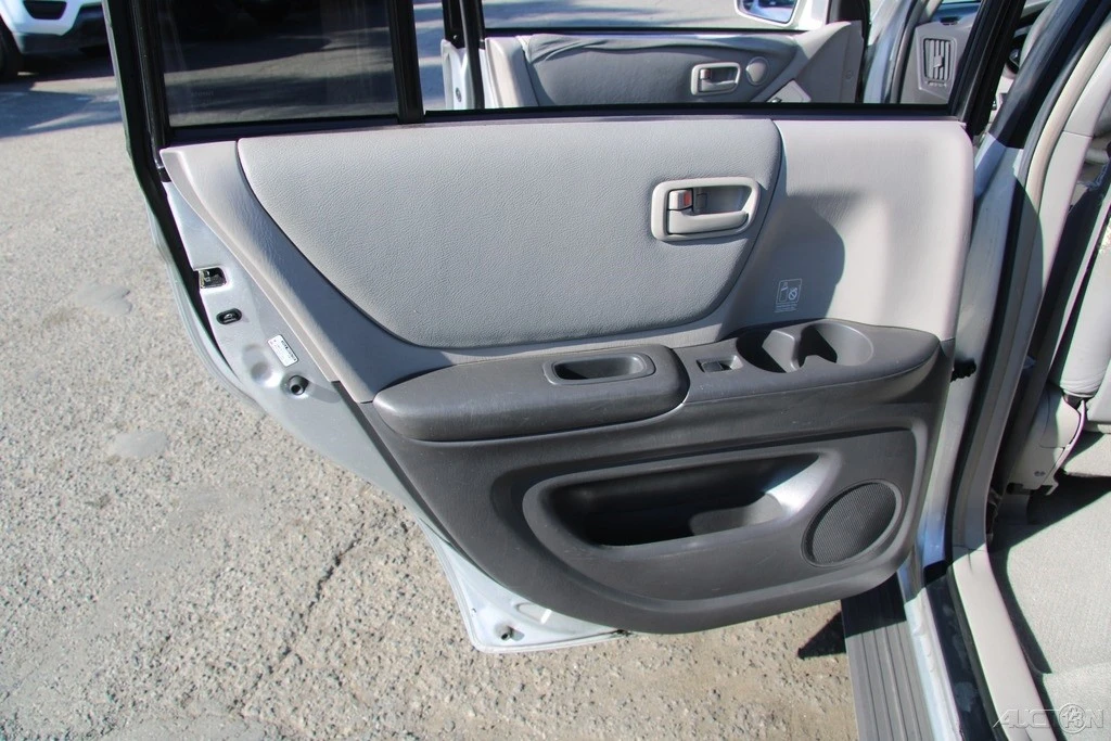 2002 Toyota Highlander - Image 19 of 21