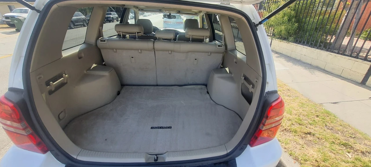 2002 Toyota Highlander - Image 10 of 18