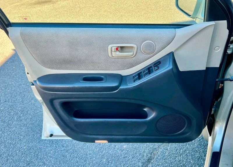 2002 Toyota Highlander - Image 3 of 12
