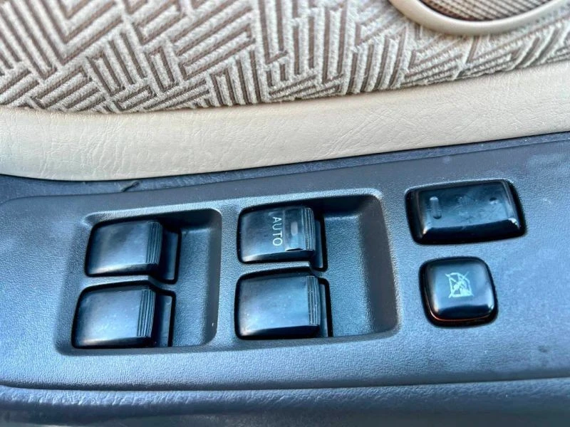 2002 Toyota Highlander - Image 8 of 12
