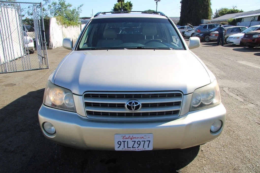 2002 Toyota Highlander - Image 9 of 21