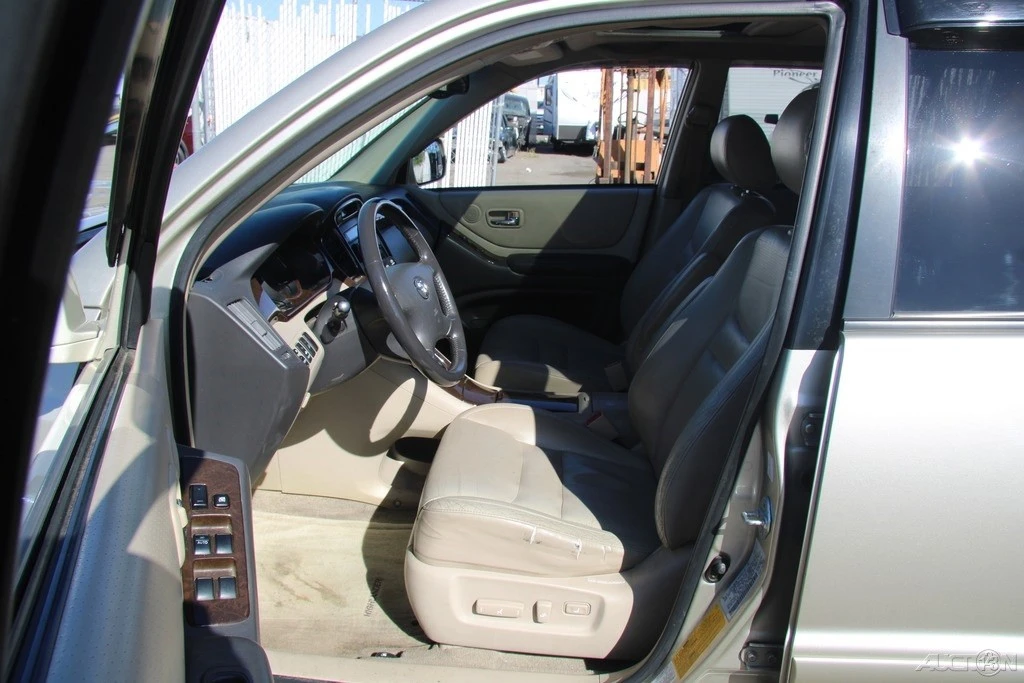 2002 Toyota Highlander - Image 13 of 21