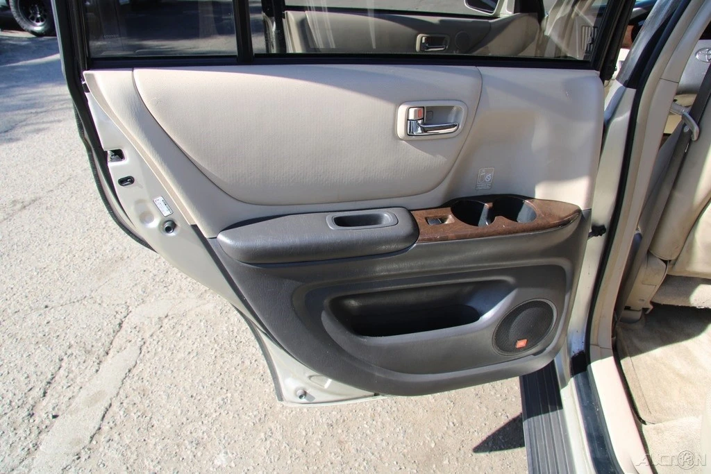 2002 Toyota Highlander - Image 19 of 21