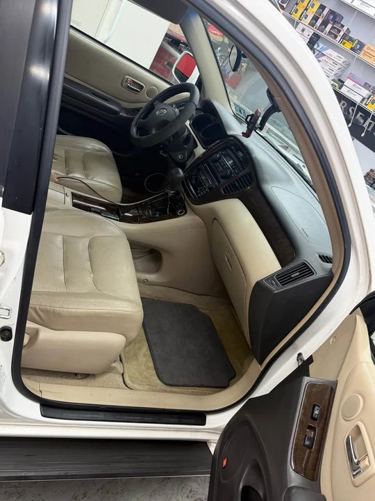2002 Toyota Highlander - Image 9 of 13