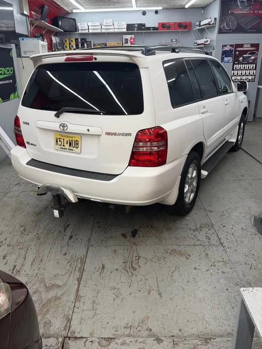 2002 Toyota Highlander - Image 10 of 13