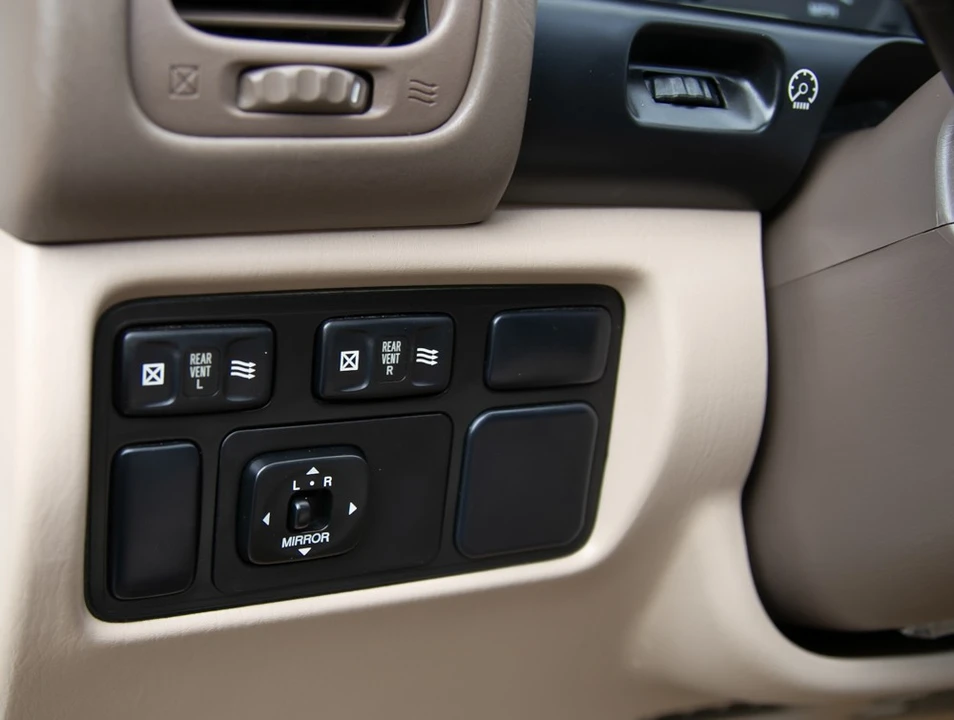 2002 Toyota J100 Land Cruiser - Image 16 of 19