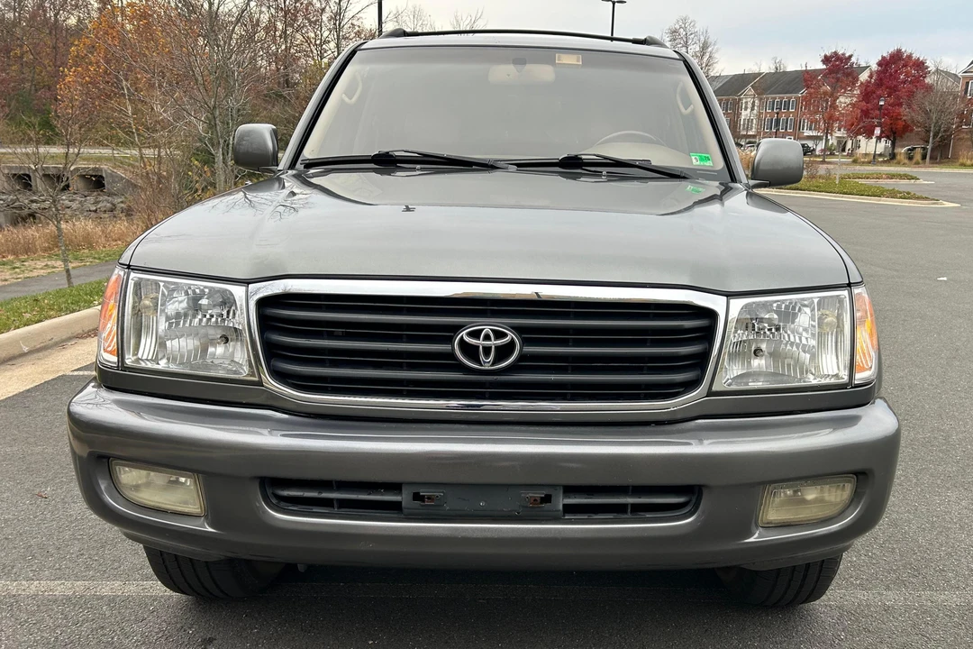 2002 Toyota J100 Land Cruiser - Image 2 of 31