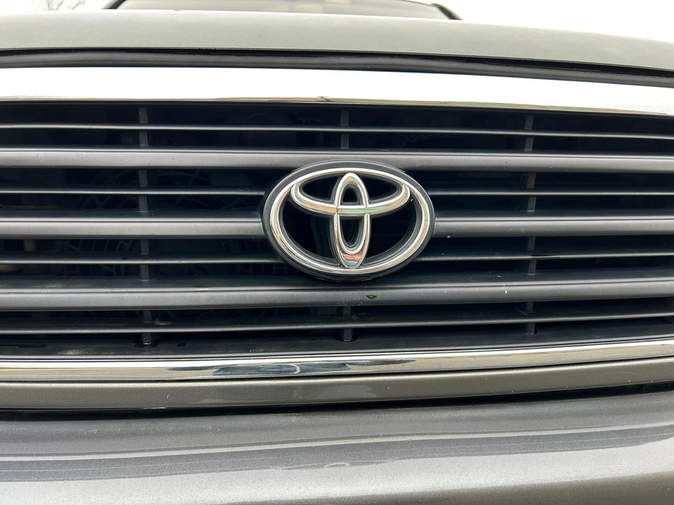 2002 Toyota J100 Land Cruiser - Image 15 of 31