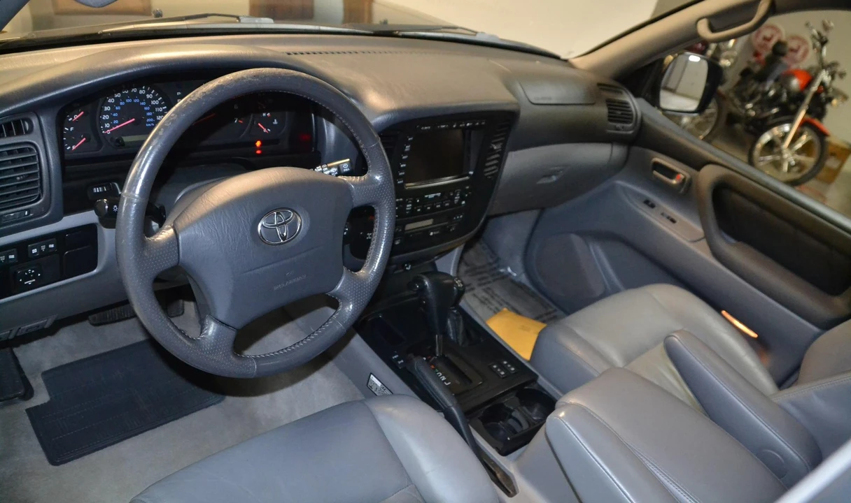 2002 Toyota J100 Land Cruiser - Image 7 of 10