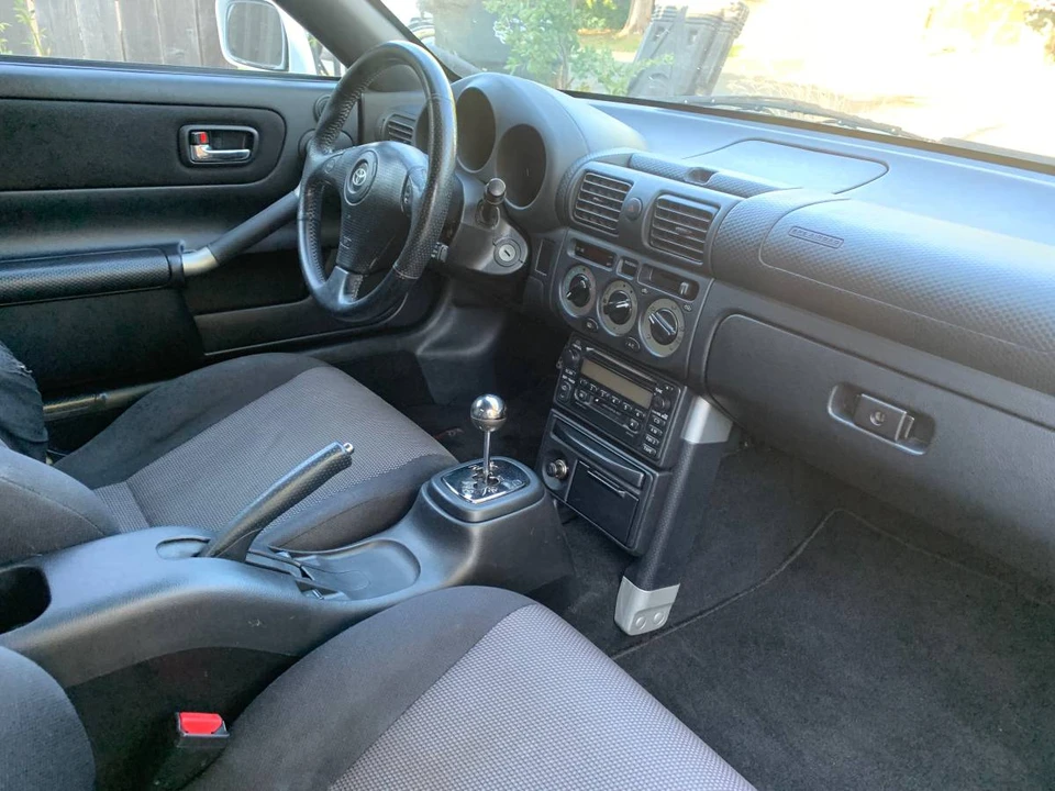 2002 Toyota MR2 Spyder/MR-S - Image 12 of 13