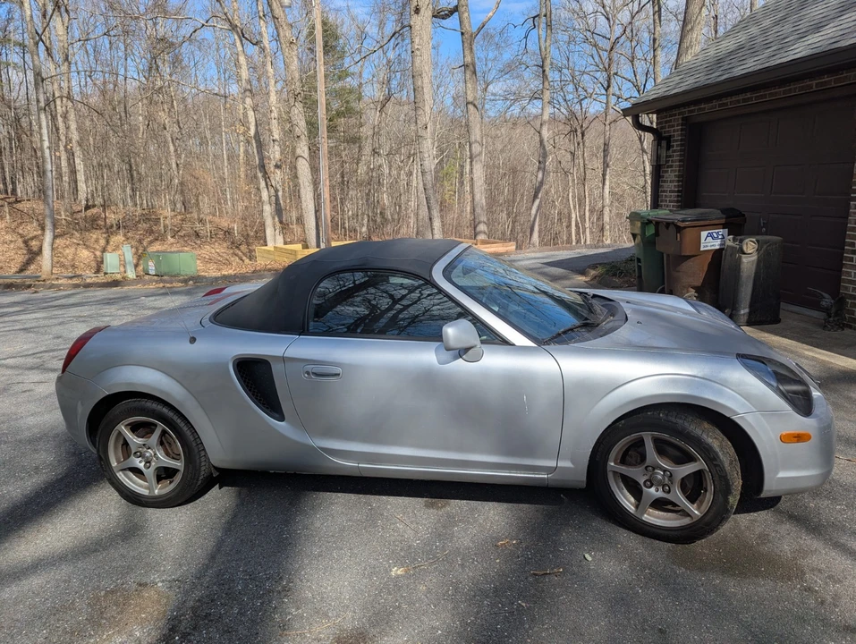 2002 Toyota MR2 Spyder/MR-S - Image 9 of 17