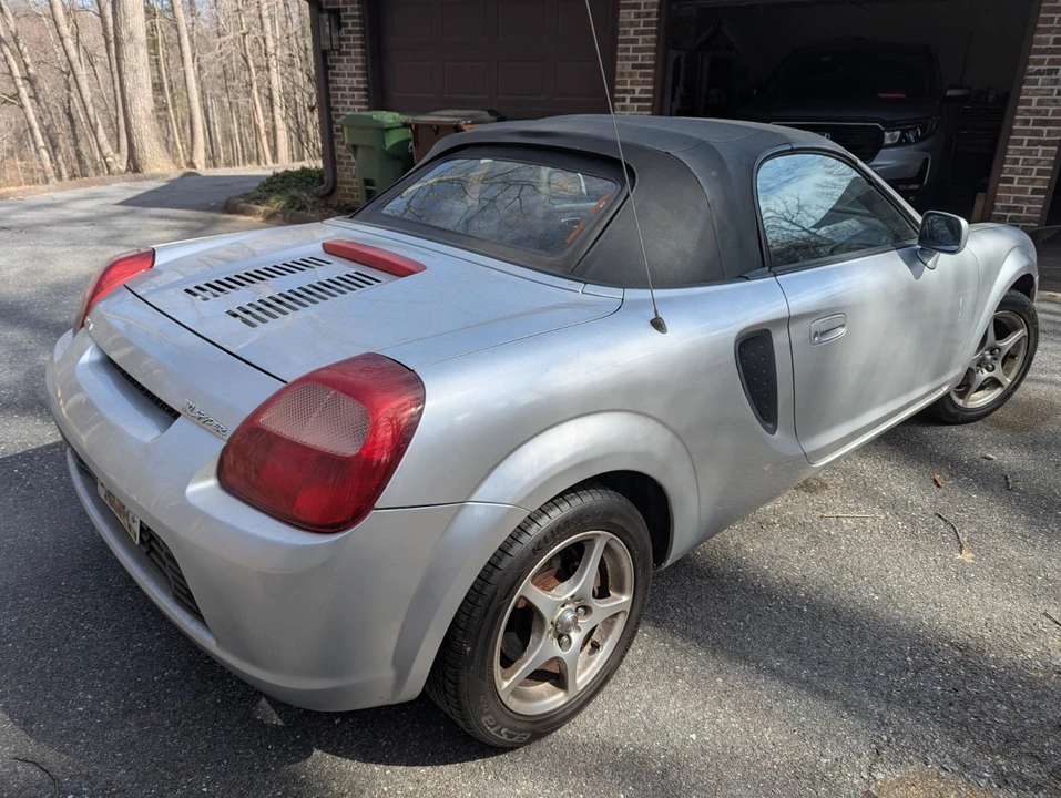 2002 Toyota MR2 Spyder/MR-S - Image 10 of 17