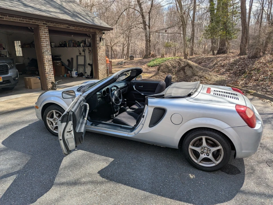 2002 Toyota MR2 Spyder/MR-S - Image 12 of 17
