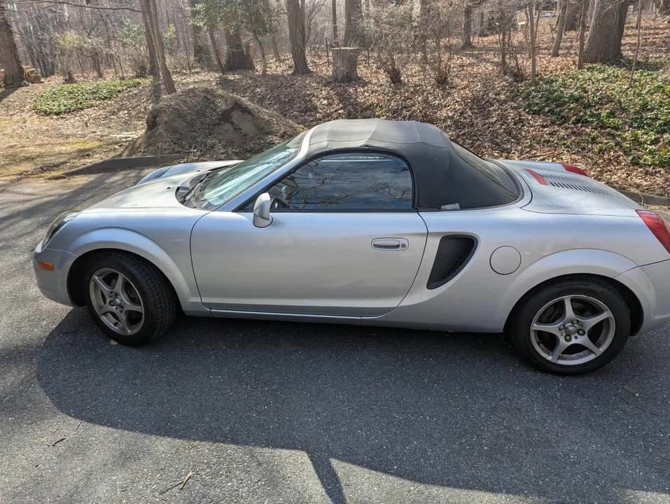 2002 Toyota MR2 Spyder/MR-S - Image 2 of 17