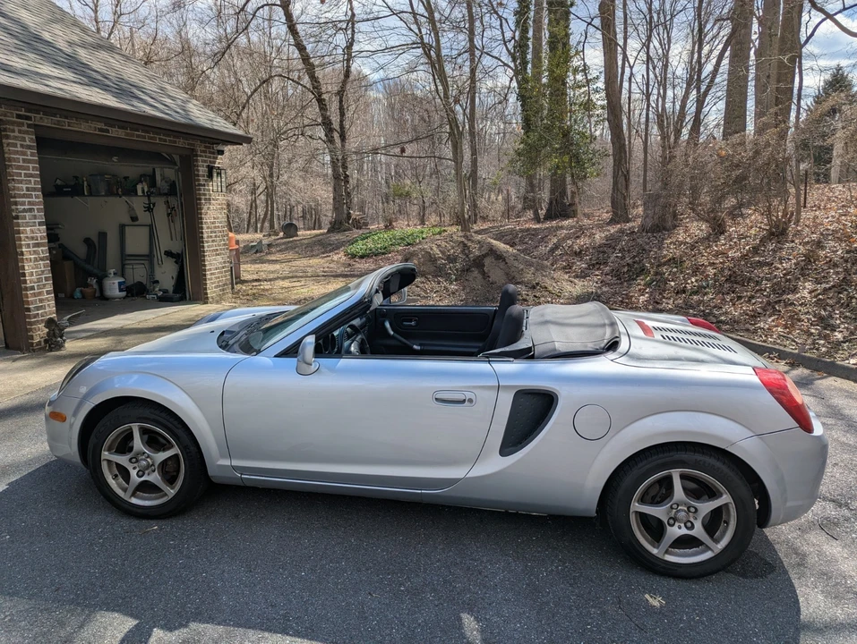 2002 Toyota MR2 Spyder/MR-S - Image 13 of 17