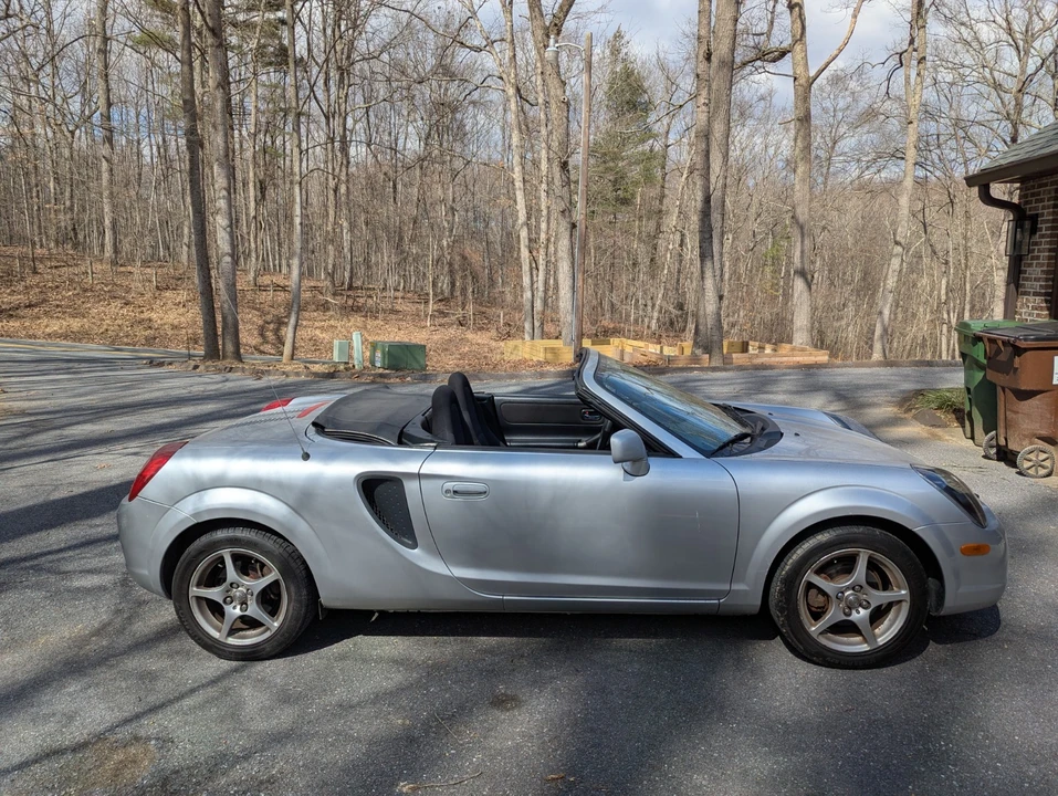 2002 Toyota MR2 Spyder/MR-S - Image 15 of 17