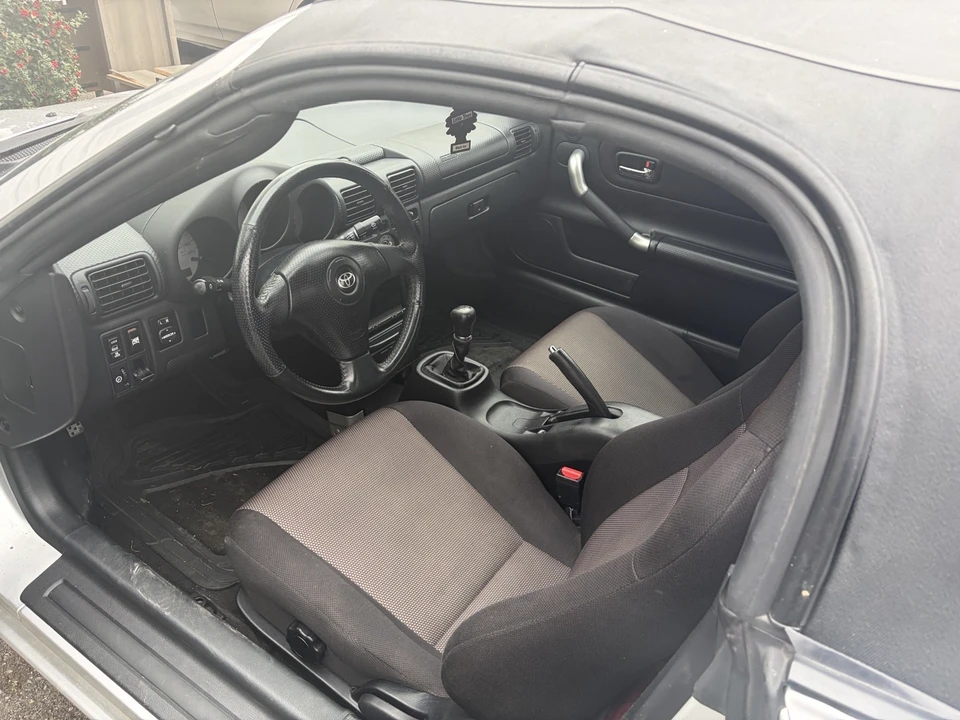 2002 Toyota MR2 Spyder/MR-S - Image 10 of 18