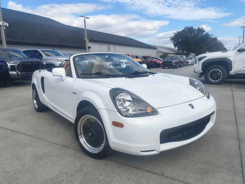 2002 Toyota MR2 Spyder/MR-S - Image 2 of 11