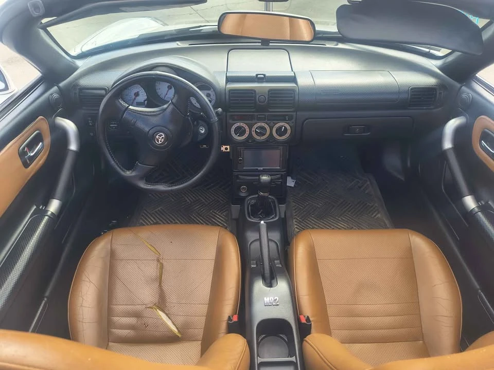 2002 Toyota MR2 Spyder/MR-S - Image 10 of 11