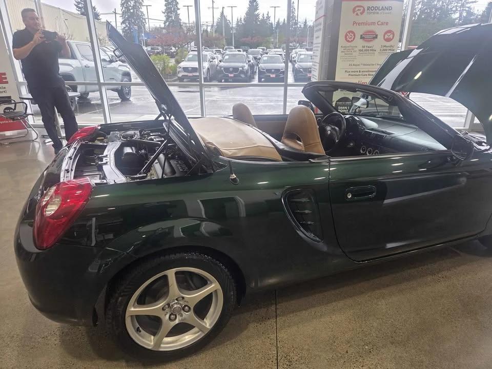 2002 Toyota MR2 Spyder/MR-S - Image 2 of 10