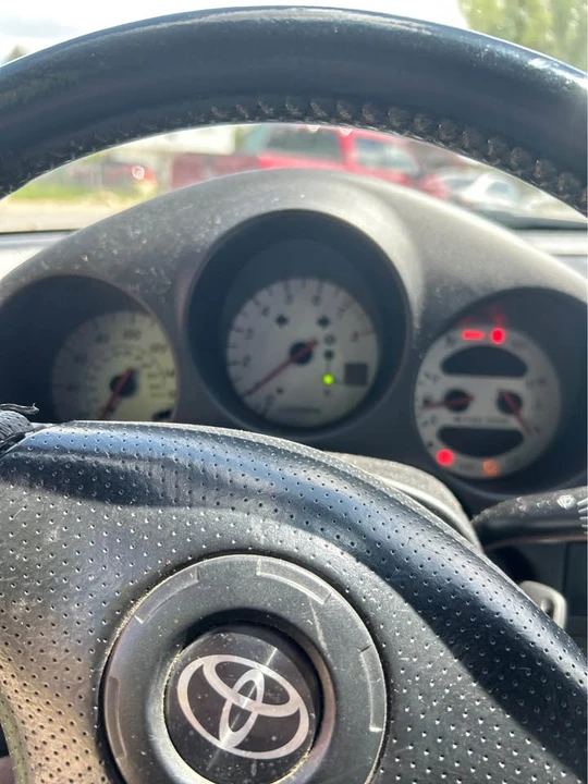 2002 Toyota MR2 Spyder/MR-S - Image 10 of 12
